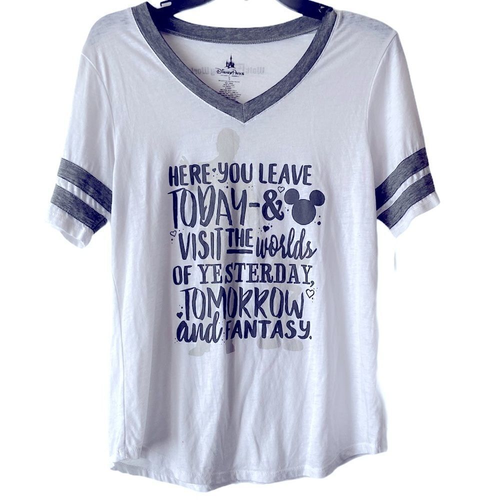 Disney Parks Top Size Small 📦‎